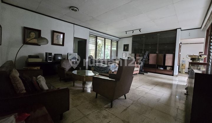 Dijual Rumah Hitung Tanah Letak Strategis Permata Hijau (Lm)