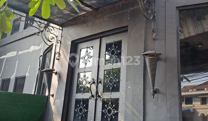 For Rent 3.5 Story Building on Jl. Prapanca Suitable for Cafe, Boutique, Restaurant & Other Businesses (Mm)