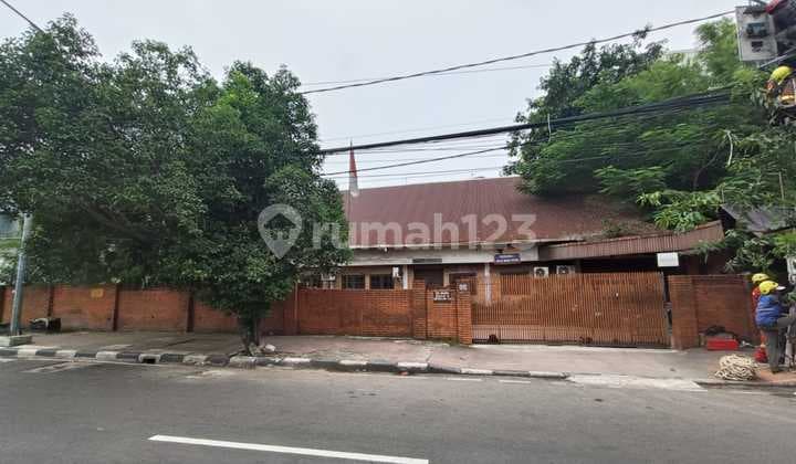 Sell 2-Story House and Workshop by the Road, Land Area 1,773 M2, Strategic Location in Kemayoran, Central Jakarta.