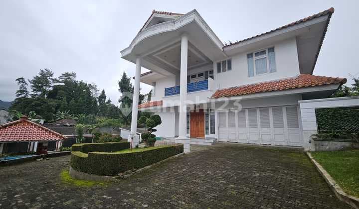 For sale villa 1125 meters in Cisarua, Puncak, walking distance to Safari Park.