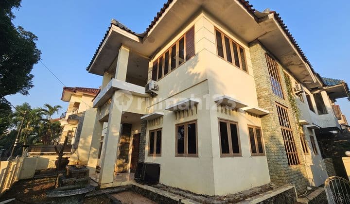 Dijual Rumah di Bumi Pusaka Cinere Hook Depan Taman.