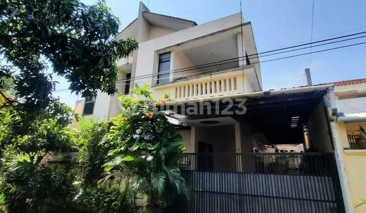 Dijual Rumah 2 Lantai Luas Tanah 229 m² Luas Bangunan 250 m² di Depok