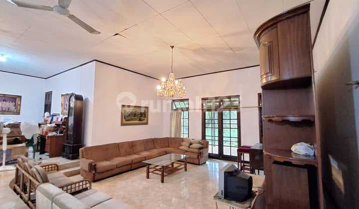DIJUAL RUMAH HOEK Lokasi STRATEGIS 1 LT DI CINERE