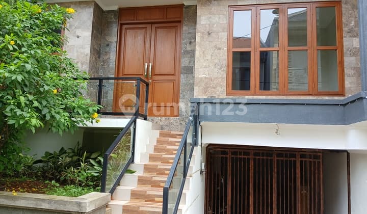 Rumah Baru Desain Menarik, Strategis, di Cirendeu JUAL Murah