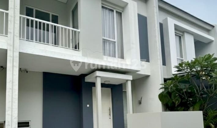 Disewakan Rumah Bagus Full Furnished Siap Huni di Synthesis Homes Ciputat Tangsel. Lokasi Strategis dengan Kemudahan Transportasi dan Club House yang Lengkap.