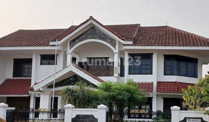 Beautiful 2-Story House in a Green and Natural Environment, below market price, in Puri Cinere.
