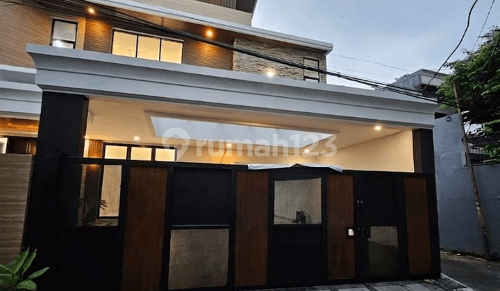 Rumah Mewah Strategis Dijual di Kebayoran Baru, Dekat Pim dan Gandaria