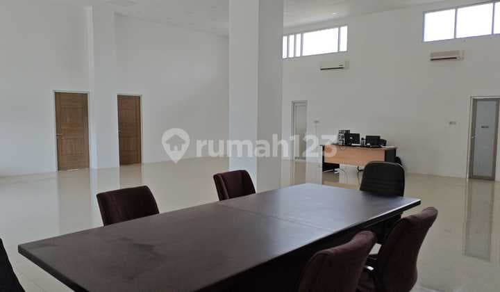 1 Floor Empty Room 850M2 for Rent in Pondok Indah, Strategic, by the Roadside
