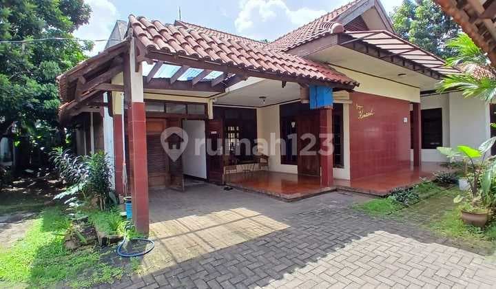 Rumah luas di Kawasan tenang dekat kemana mana di pondok labu