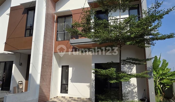Rumah 2 Lantai Siap Huni Dekat Stasiun Depok Lama