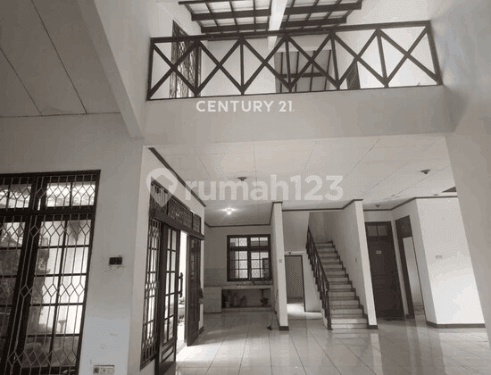 Rumah Besar Luas dan Bagus di Jatiwaringin Jakarta Timur