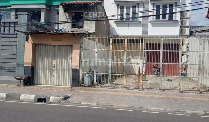 Disewakan Ruko Siap Huni 3 Lantai di Jalan Bekasi Raya Jatinegara