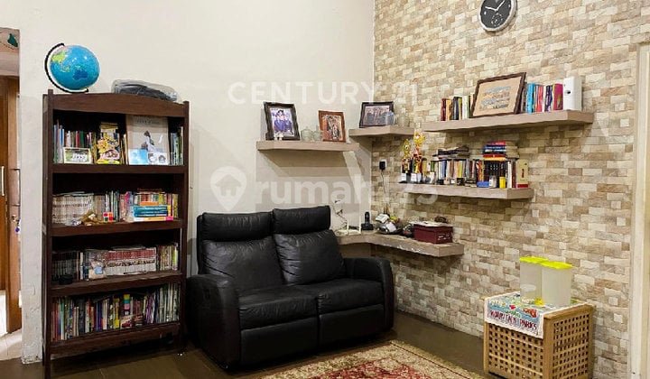 Strategic House Near Toll Access in Cililitan, East Jakarta S9009