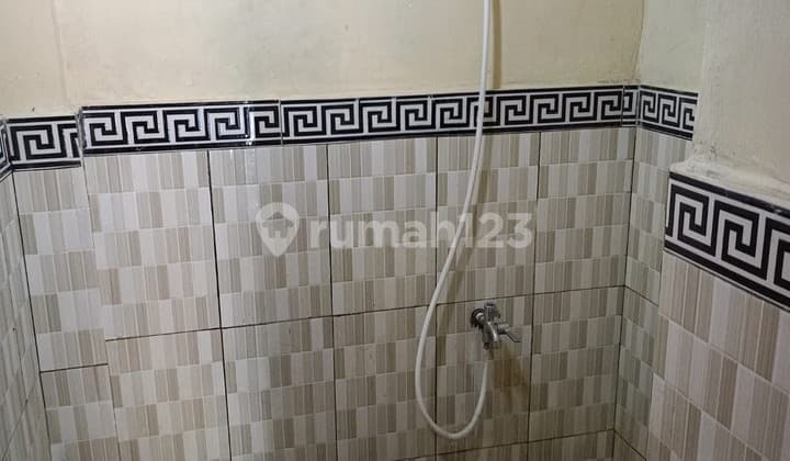 Here's the English translation of "Dijual Ruko 2 Lantai":
**For Sale: 2-Storey Shophouse**