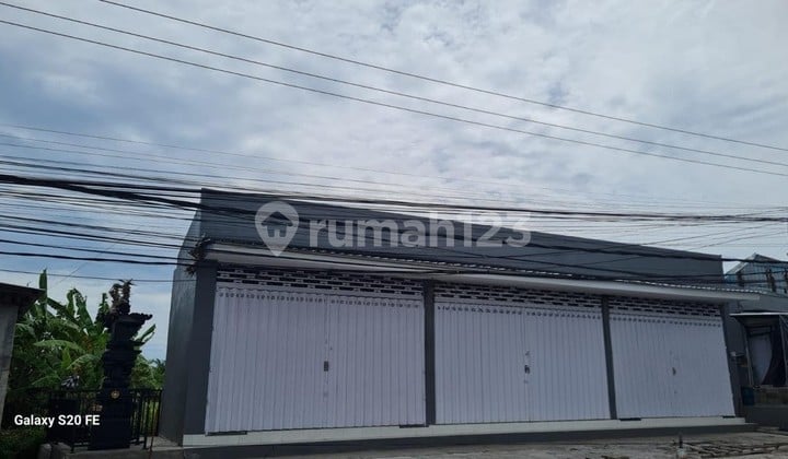 Toko Lokasi Strategis