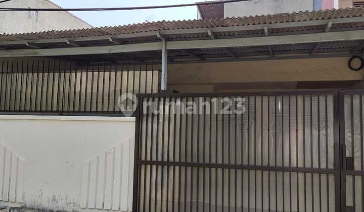 Rumah Dalam Komplek Taman Kota