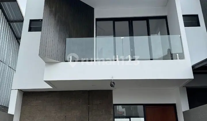 Modern Design 3 Bedroom House in Tukad Balian