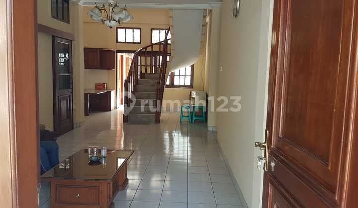 Sewa Rumah Full Furnished di Setramurni