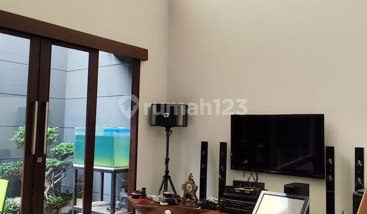 Rent a Fully Furnished Luxury House in Batununggal
