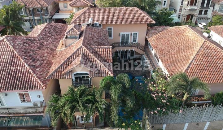 Lippo Village House. Lippo Karawaci. SHM. With Swimming Pool.