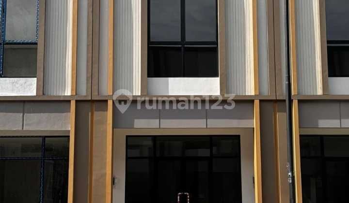 For Rent: Lago Grande 2-Storey Shop House in Gading Serpong