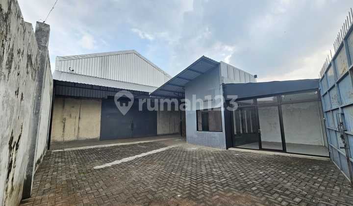 Warehouse for Rent in Cemani Grogol, Near Solo Baru, Office Ready to Use.