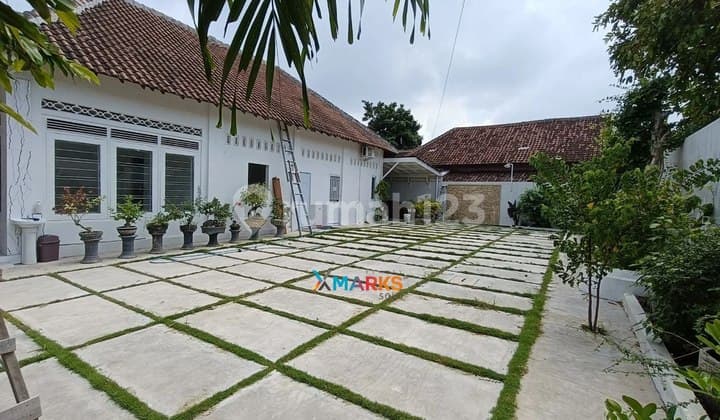 Dijual Bangunan Vintage Halaman Luas Cocok Utk Usaha Di Baki Solo