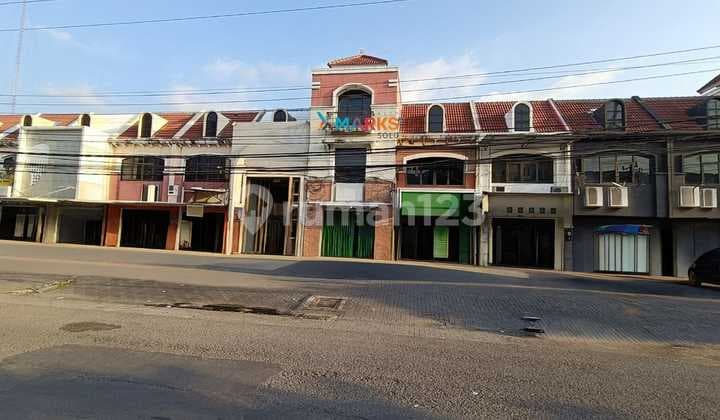 Ruko 3 Lantai Dijual di Solo Baru Area Komersil Sukoharjo