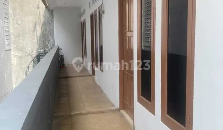 Rumah Petakan 2 Lt ( 6 Ruangan ) Full Penghuni di Kayu Putih Jakarta Timur