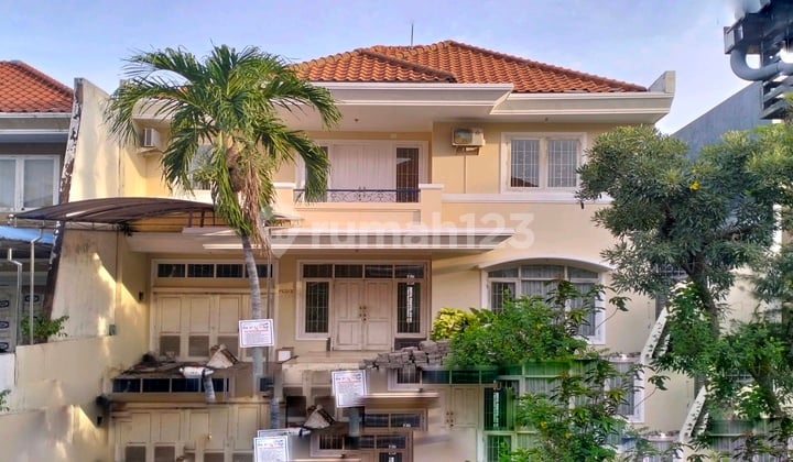 Sewa Rumah Puri Sentra Raya Citraland Surabaya, 4Br Luas Nyaman