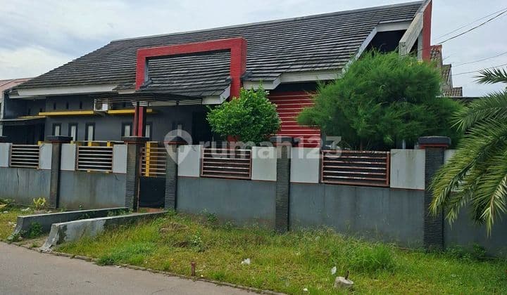 Di Jual Cepat Rumah Hoek di Griya Jakarta, Pamulang Rumah SHM Butuh Minim Renovasi di Jalan Menteng Raya Perumahan Griya Jakarta, Jl. Siliwangi, Pamulang Barat, Pamulang, Kota Tangerang Selatan, Banten, Indonesia, 15417, Pamulang