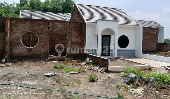 Rumah Murah Japanese Di Mojosari, 3 Menit Ke Stadion