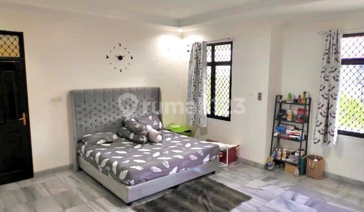 Nice House Green Garden 360m2 Ready to Live In and Well-Maintained