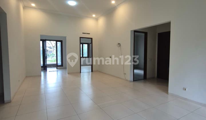 For Sale Rumah Tinggal Cantik Kondisi Terawat Diarea Kota Baru Parahyangan, Bandung