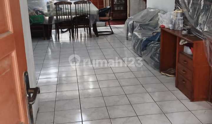 Selling Great! Comfortable House in Well-Maintained Condition in Kopo Permai Area, Bandung