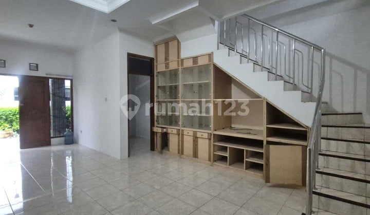Best Deal! Turun Harga Rumah Lokasi Ditengah Kota, dengan Kondisi Rapi dan Terawat, di Pasadena, Bandung