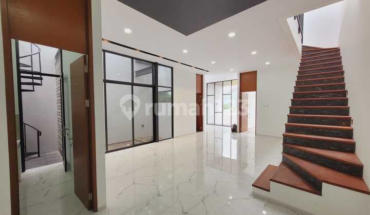 For Sale Luxury House Berlokasi Di Kawasan Elite Setra Duta, Bandung