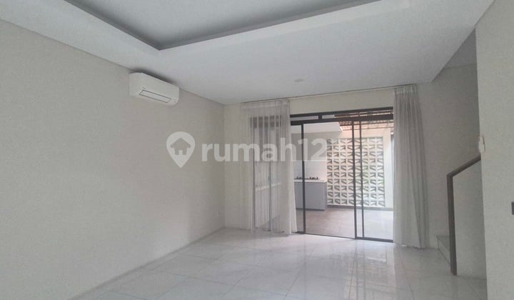 Sewa Cepat! Rumah Tinggal Nyaman Berlokasi Dikawasan Tenang Kota Baru Parahyangan, Bandung