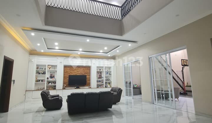 Luxury House Berlokasi Di Kawasan Tenang Sudah Lengkap Dengan Furniture di Kota Baru Parahyangan, Bandung