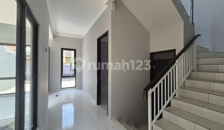 Masih Gress! Rumah cakep Lokasi Di Tengah Kota, Akses Mudah, Kembar Timur, Bandung