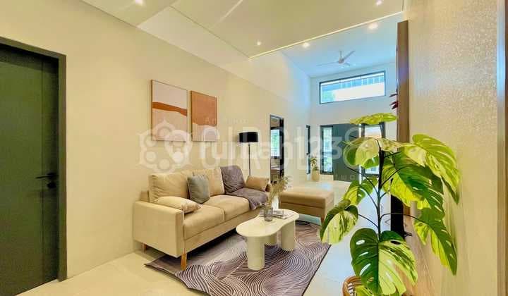 Rumah Rapi dan Terawat, Lokasi di Kawasan Tenang, Kota Baru Parahyangan, Bandung