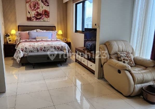 Baru Renovasi! Rumah 2 Lantai Cantik di Tatar Terbaru Kota Baru Parahyangan Bandung