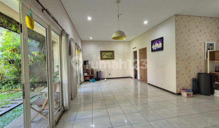 Jual Cepat.. Rumah Tinggal Dengan Luas Tanah Besar, Halaman Luas, Di Kawasan Kota Baru Parahyangan, Bandung