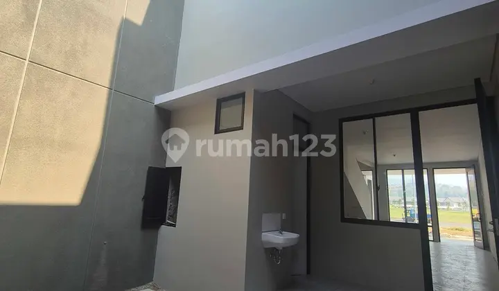 New Shophouse, Located in the Busiest Shophouse Complex of Sasakirana, Kota Baru Parahyangan, Bandung