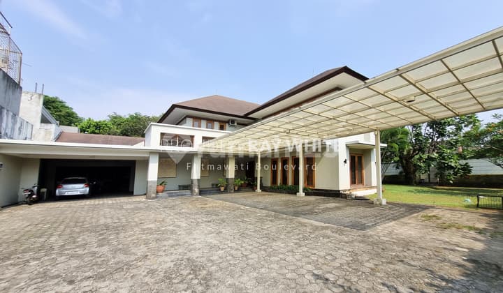 Classic Minimalist House Spacious Garden Strategic Location Quiet Neighborhood