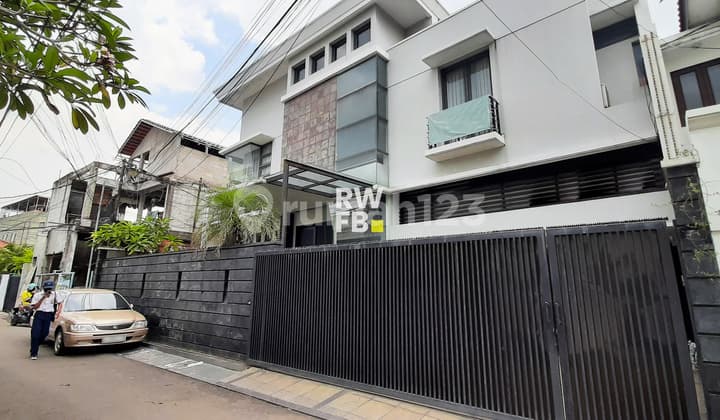 Rumah furnished area Kemang bebas banjir
