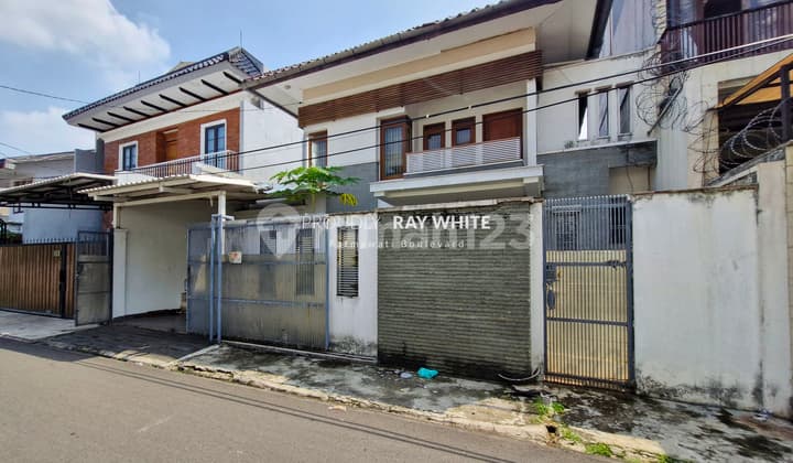 Rumah Siap Huni Area Strategis Dekat Blok M Layout Lapang Akses Jalan Lebar