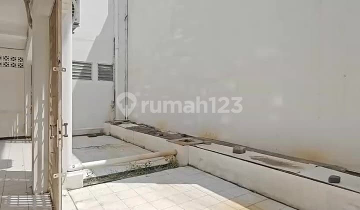 Jual Gedung Perkantoran Bagus 3 Lantai Luas 1500M2 di Citarum, Semarang