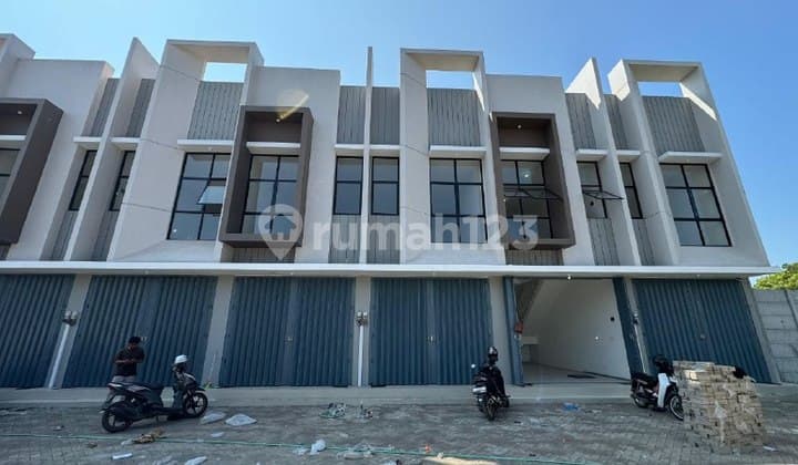 Ruko Baru Samping Pakuwon City Menghadap Jalan Raya Surabaya Timur .