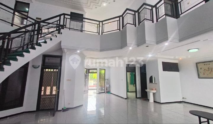 Rumah Mewah di Raya Sutorejo Prima Surabaya Timur